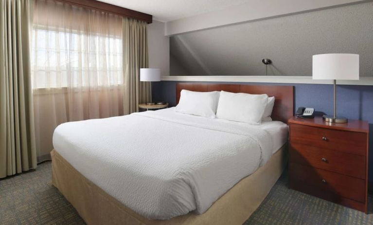 Romantic king room at Sonesta ES Suites Albuquerque.