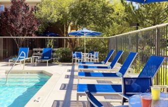 Sonesta ES Suites Flagstaff’s outdoor pool has both sun loungers and shaded seating close at hand.