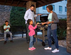 Sonesta ES Suites Charlotte Arrowood’s outdoor barbecue and picnic area offers outdoor dining, under cover, for guests.