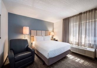Hotel Sonesta Simply Suites Detroit Ann Arbor image