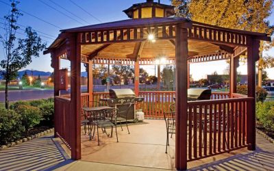 Sonesta Simply Suites Salt Lake City Airport’s gazebo comes with barbecue facilities and tables and chairs, making it perfect for outdoor dining or co-working.