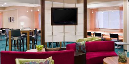 Sonesta Select Seattle Renton’s lobby lounge has comfortable seating, coffee tables, and a wall-mounted TV.