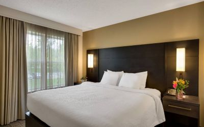Double bed guest room in Sonesta ES Suites Parsippany Morris Plains, with bedside lighting and a large window.