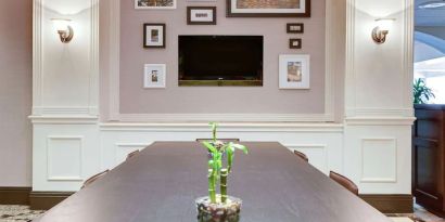 Professional meeting area at Sonesta Atlanta Northwest Galleria.