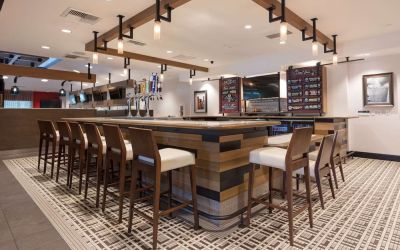 Bar and coworking space at Sonesta Anaheim Resort Area.
