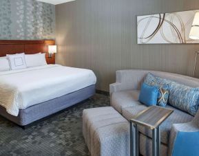 King room at Sonesta Select Milwaukee Brookfield.