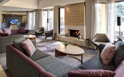 Fire place in lobby at Sonesta Select Milwaukee Brookfield.