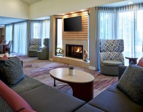 Lobby and lounge at Sonesta Select Minneapolis Eden Prairie.