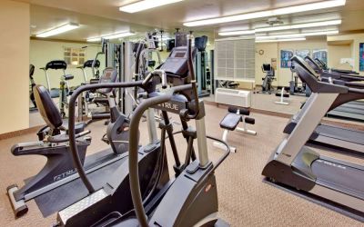 Sonesta Simply Suites Phoenix Tempe’s fitness center has a mirrored wall and a range of exercise equipment.