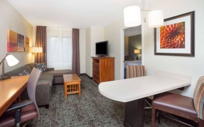 Sonesta ES Suites Atlanta - Perimeter Center double bed guest room, with living area that has a desk and chair, sofa, coffee tables, window, and TV.