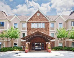 The hotel’s exterior has a brickwork entranceway which is under cover, as are the two nearby benches, with pleasant greenery flanking the front door.