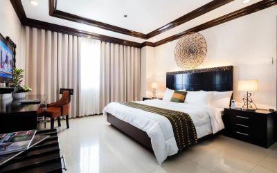 Day room with natural light at Apo View Hotel.