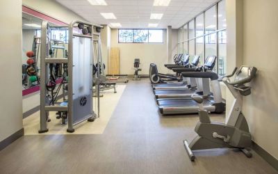 Sonesta Milwaukee West Wauwatosa’s fitness center is equipped with gym balls and various types of exercise machines.