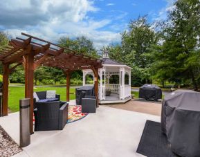 Sonesta Simply Suites Hampton’s patio features a gazebo, barbecues, and sofa and armchair seating.
