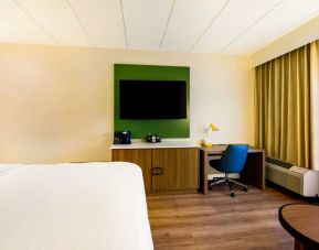 Sonesta Select Philadelphia Airport double bed guest room, featuring large TV, and a workspace desk and chair.