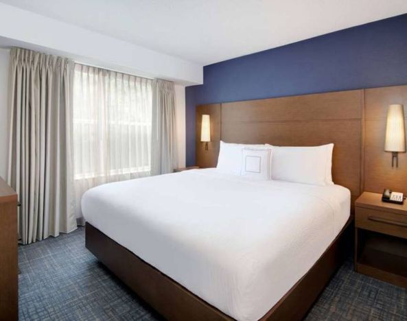 Double bed guest room in Sonesta ES Suites Atlanta Alpharetta North Point Mall, including TV and window.