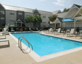 Sonesta ES Suites Fort Worth Fossil Creek’s outdoor pool has chairs and sun loungers by the side, and a lift for accessibility.