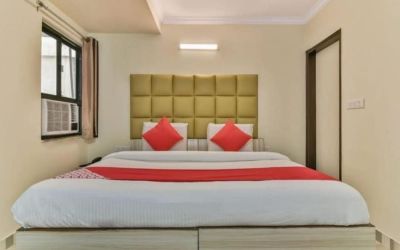 Romantic king room at Hotel Smart Stay.