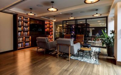 Library and meeting space at Arlo SoHo.