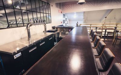 Bar and coworking space at EnVision Hotel Miami International Airport.