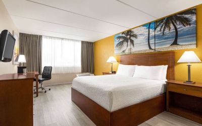 Day use room with natural light at EnVision Hotel Miami International Airport.