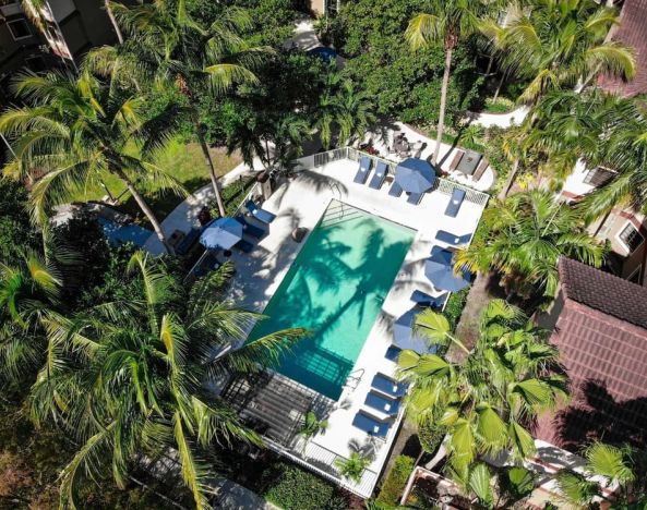 Stunning outdoor pool at Sonesta ES Suites Fort Lauderdale Plantation.