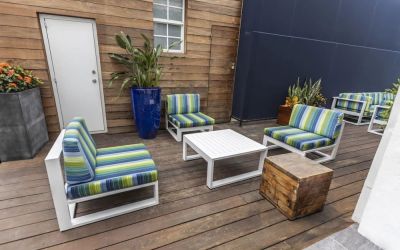 Outdoor terrace at Chesterfield Hotel & Suites.