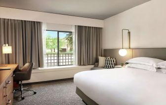 Romantic king room at Hilton Scottsdale Resort & Villas.