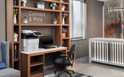 Business center at Fairfield Inn & Suites By Marriott New York Staten Island.