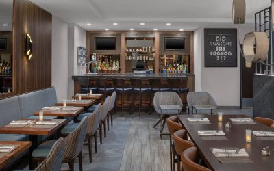 Dining room at Fairfield Inn & Suites By Marriott New York Staten Island.