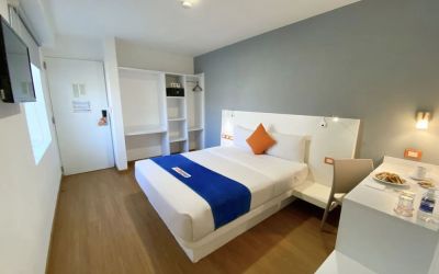 Day use room with TV at Hotel Star Express Puebla.