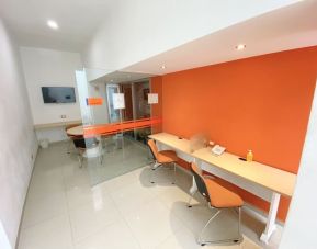 Business center at Hotel Star Express Puebla.