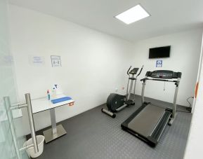 Fitness center at Hotel Star Express Puebla.