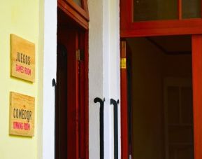 Dining and coworking space at Casa María Hostal.