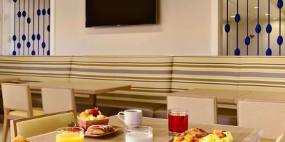Breakfast area at Sonesta ES Suites Tucson.