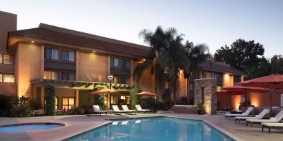 Outdoor pool at Sonesta Silicon Valley.