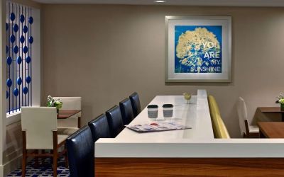Cozy bar and coworking space at Sonesta ES Suites Cincinnati - Blue Ash.