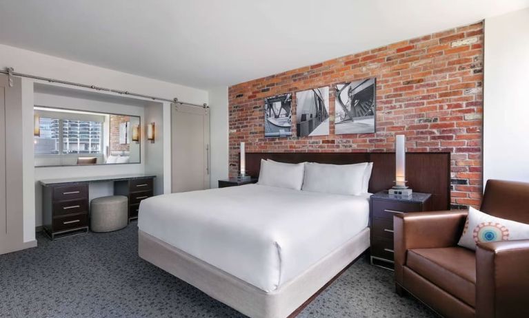 Romantic king room at Royal Sonesta Chicago Downtown. 