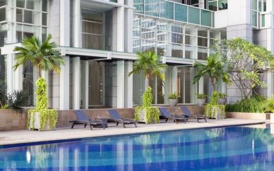 Hotel pool with pool chairs at Fraser Residence Sudirman Jakarta.