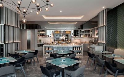 Dining area at Fraser Place Setiabudi Jakarta.