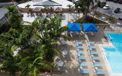 Pool area at Sonesta Miami Airport.