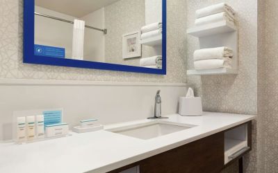 Guest bathroom at Hampton Inn Tracy.