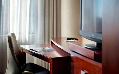 Day use work desk at Sonesta Select Atlanta Cumberland Galleria.