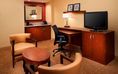 Day use room with lounge at Sonesta Select Detroit Auburn Hills.