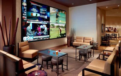TV room at Sonesta Nashville Airport.