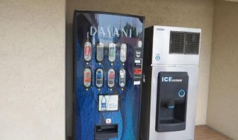 Vending machine at Palace Inn Westheimer.