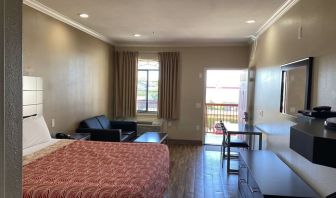 King room at Palace Inn Westheimer.
