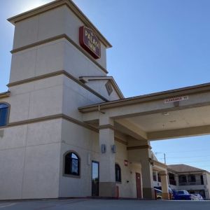 Hotel exterior at Palace Inn Westheimer.
