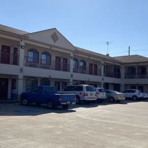 Free parking at Palace Inn Westheimer.
