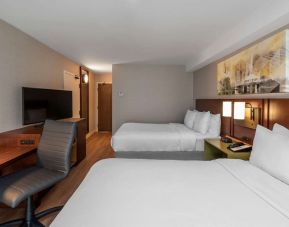 Queen double room at Comfort Inn Brossard.